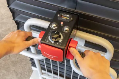 前進・後退スロットル