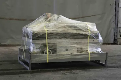 鉄製パレットに載せて出荷