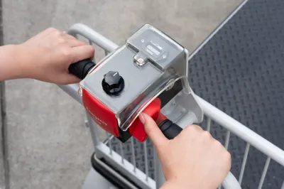 前進・後退スロットル